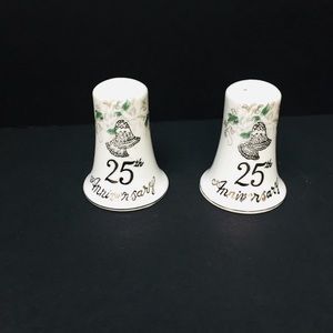 Lefton 25 silver anniversary salt and pepper shake